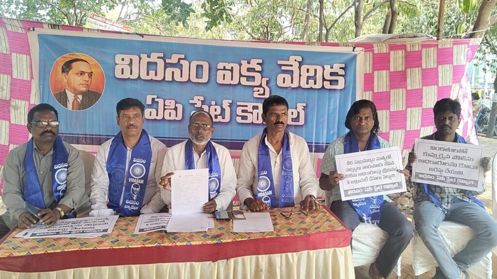 సమావేశంలో మాట్లాడుతున్న డాక్టర్ బూసి వెంకటరావు