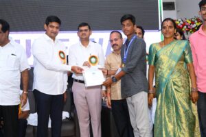 లోహరిబంద విద్యార్థి తెప్ప వికాస్ కు రైజింగ్ స్టార్ అవార్డు